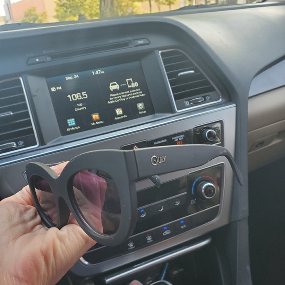 Quay sunglasses - Picture 1 of 3